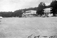 Fort William beach and hotel in 1911